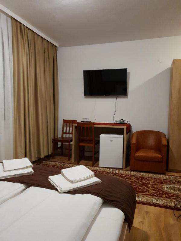 Double Room with Private Bathroom image 1