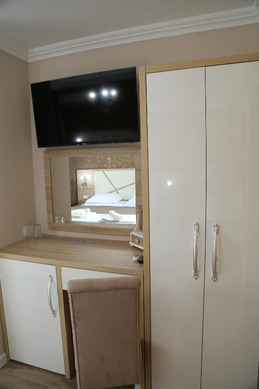 Triple Room with Balcony image 1
