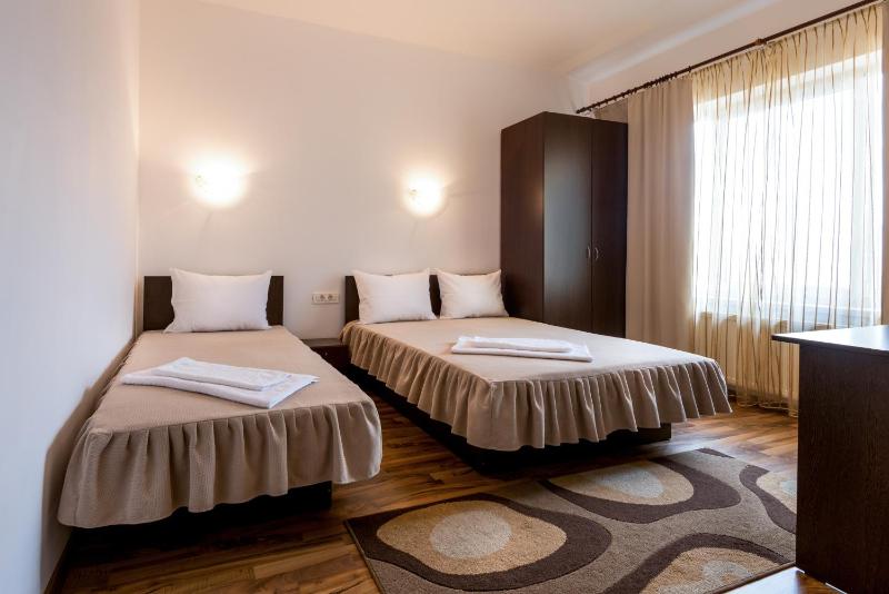 Standard Triple Room image 1