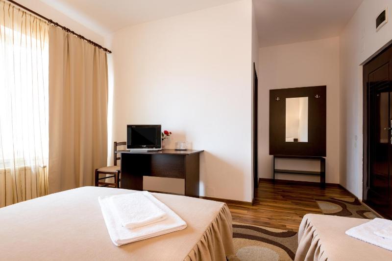 Double Room image 4