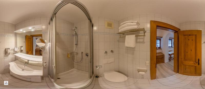 Double Room image 3
