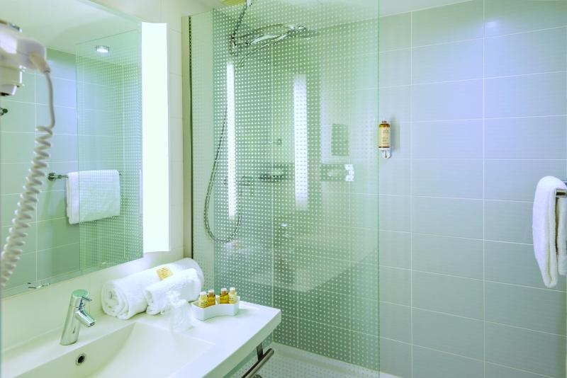 Superior Room with One Double Bed image 1