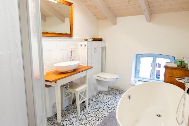 Two-Bedroom Apartment with Lake View image 2