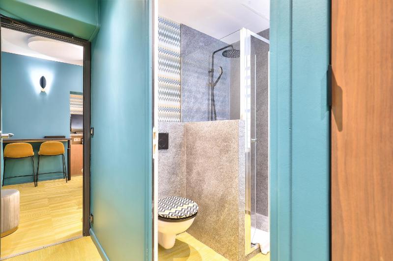 Montmartre Deluxe Room image 4