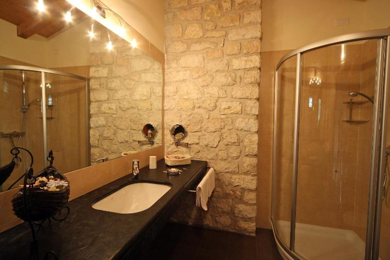 Triple Room image 4