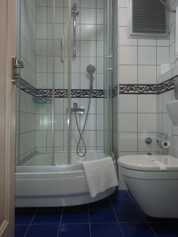 Budget Double Room image 2
