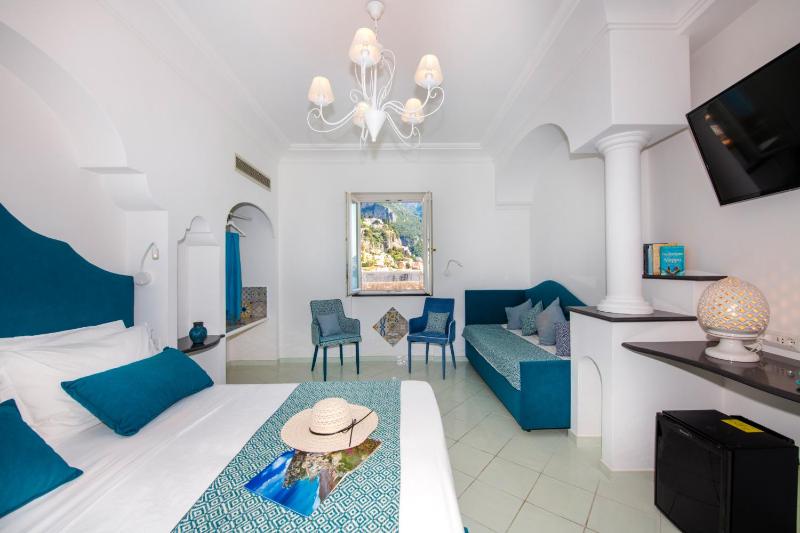 Double or Twin Room with Partial City View image 1