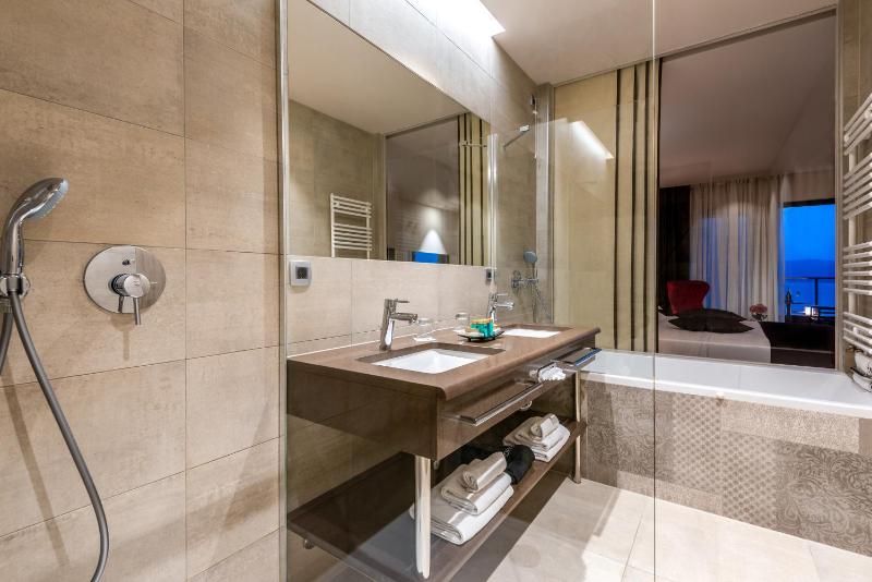 Hotel Plaža Duće - image 31