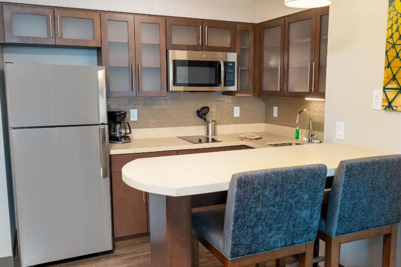 Feature Suite - Non-Smoking image 4