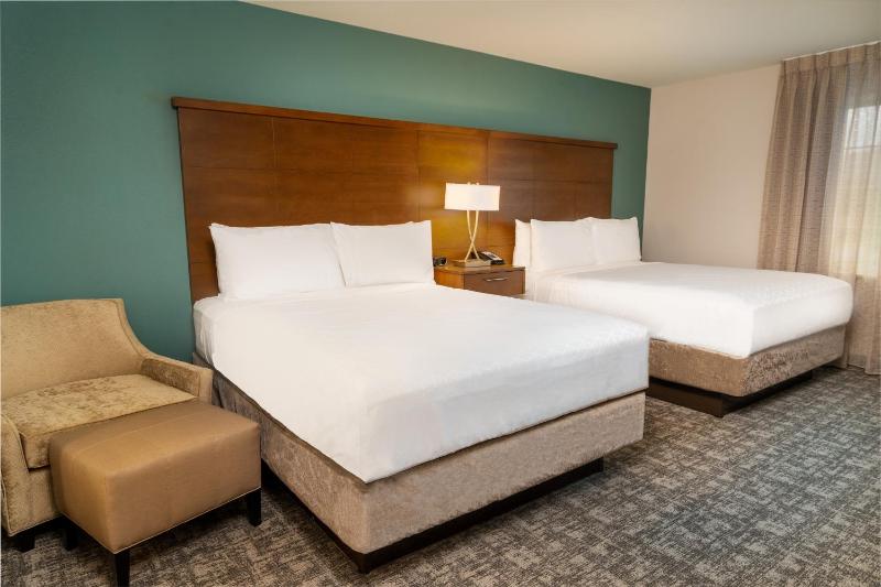 Feature Suite - Non-Smoking image 2