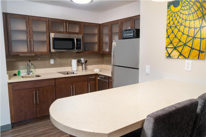 Feature Suite - Non-Smoking image 4