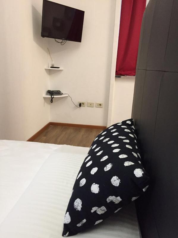 One-Bedroom Apartment image 3