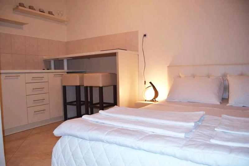 Studio (2 Adults) image 1
