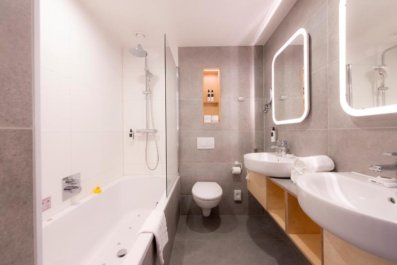 Double Room with Spa Bath image 3