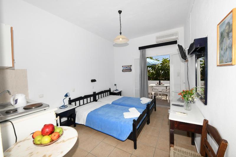 Double Room with Balcony image 3