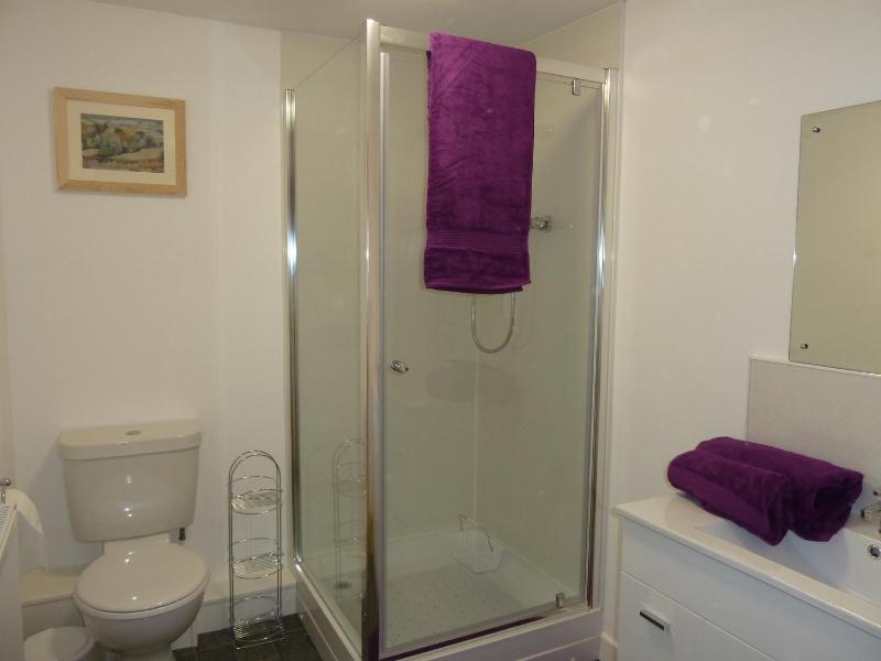 Two-Bedroom Cottage with Two Shower Rooms image 2