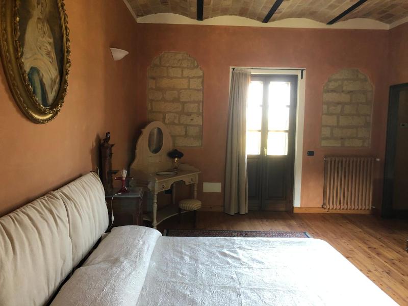 Deluxe Room image 3