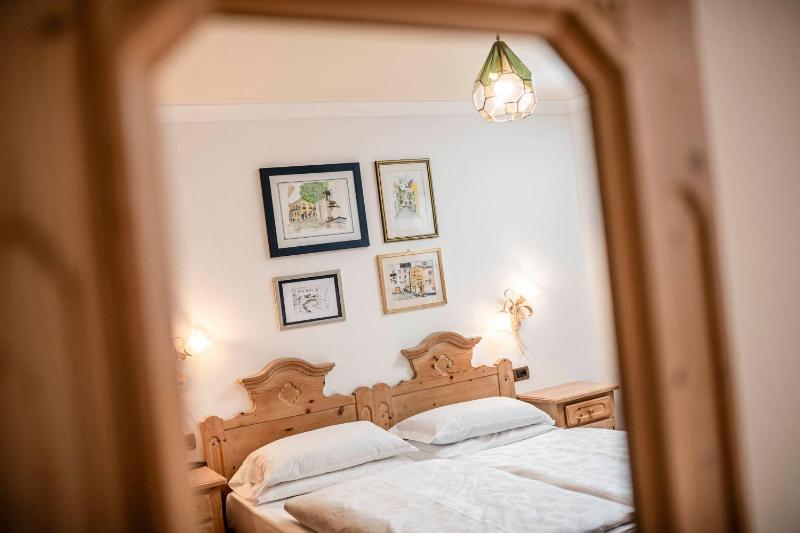 Standard Double or Twin Room image 4