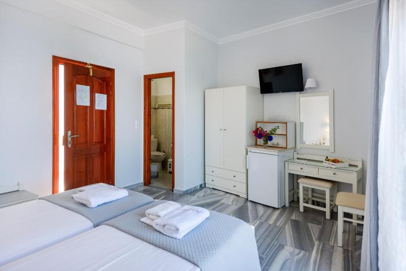 Double or Twin Room image 3