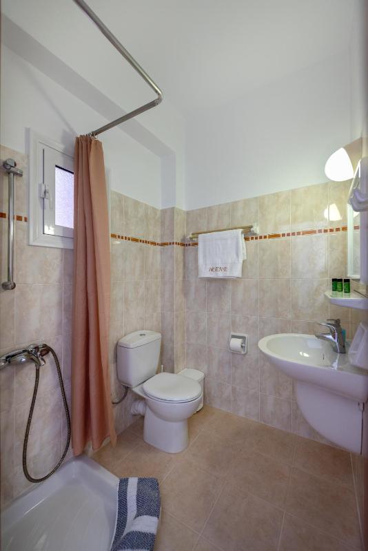 Budget Double Room - No Balcony image 3