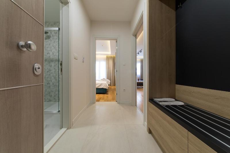 One-Bedroom Apartment image 4