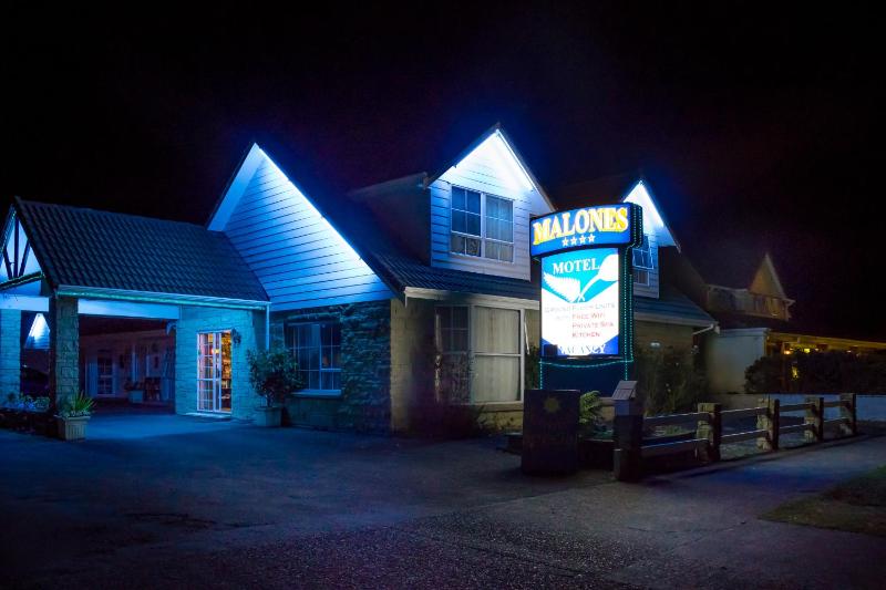 Malones Spa Motel - image 37