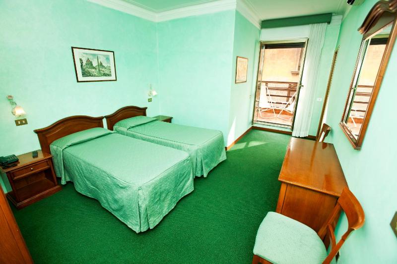 Twin Room with Private External Bathroom image 3