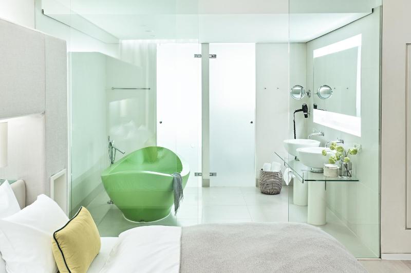 SIDE Suite (2 Adults) image 2