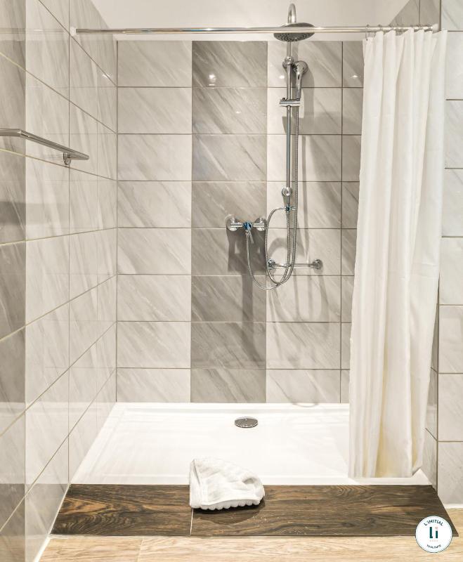 Deluxe Triple Room image 4
