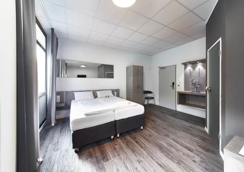 Double Room image 2