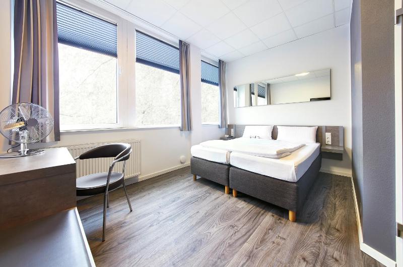 Double Room image 4