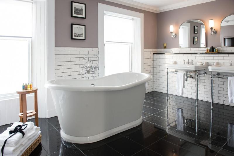Signature Suite image 3