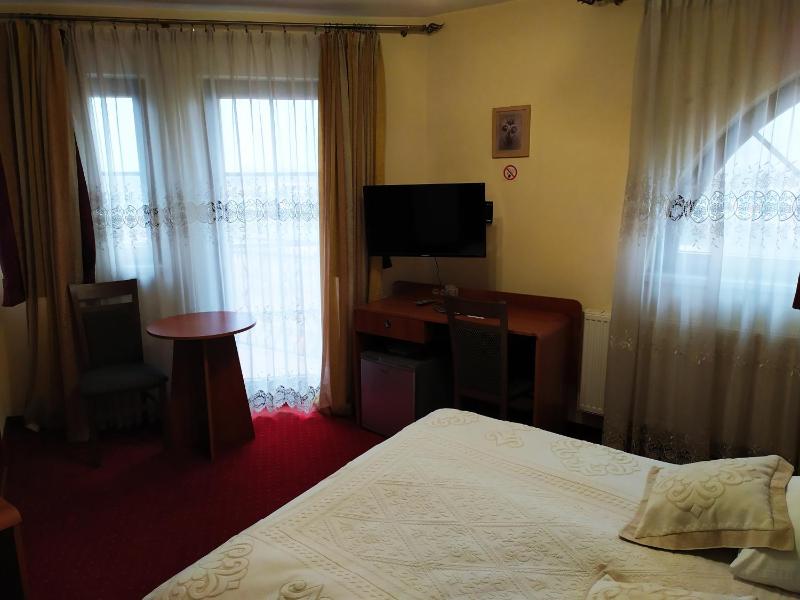 Deluxe Double Room with Balcony image 2