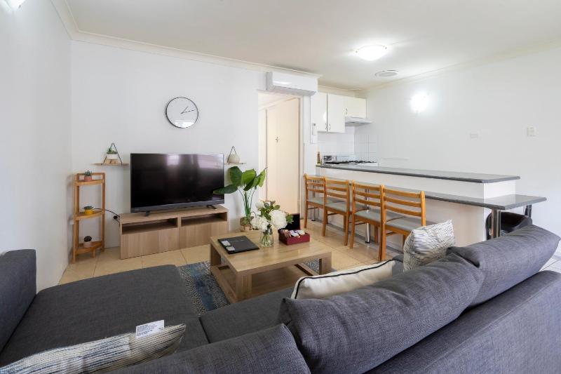 One-Bedroom Apartment image 1