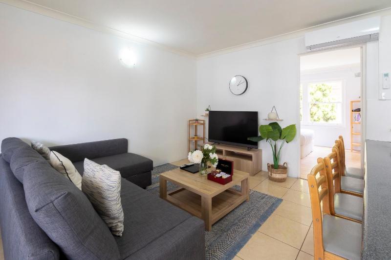 One-Bedroom Apartment image 3