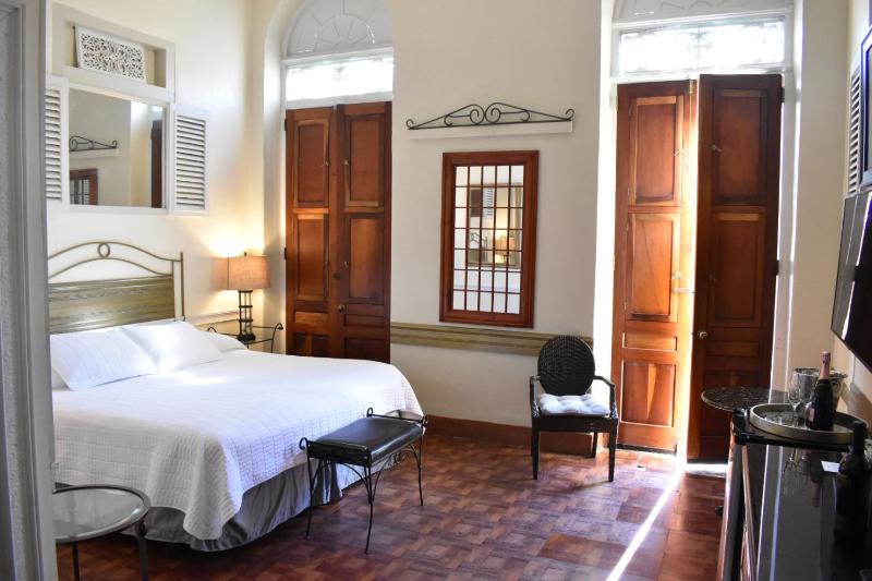 King Room with Balcony image 3
