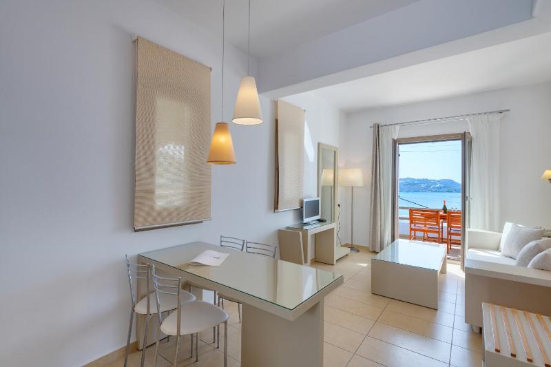 Junior Suite with Sea View image 4
