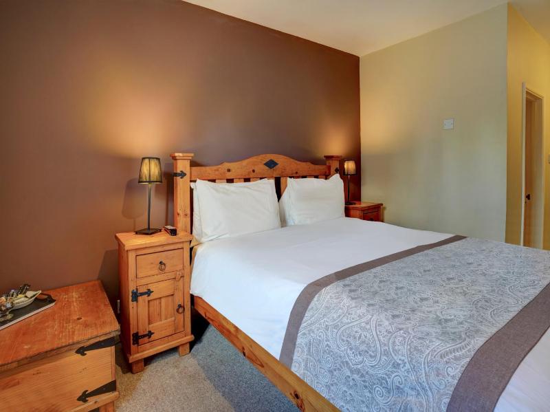 Standard Double Room image 2
