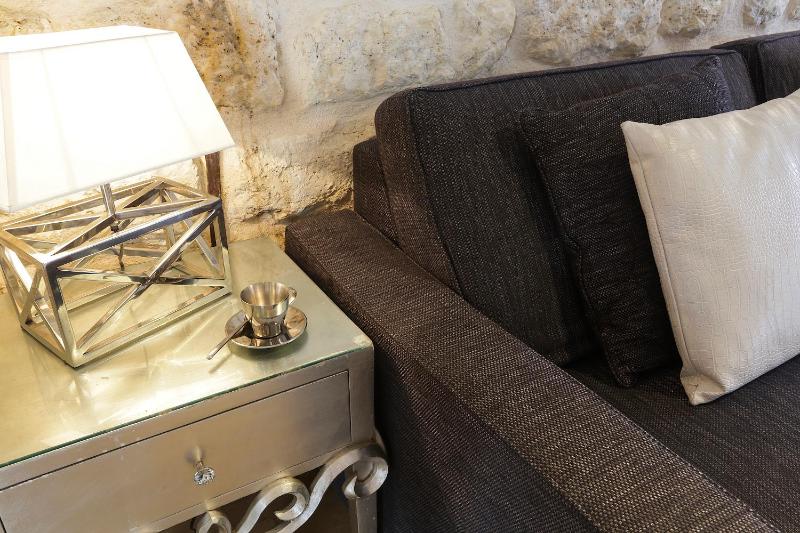 One-Bedroom Apartment image 4