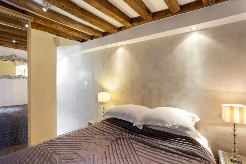 One-Bedroom Apartment image 3