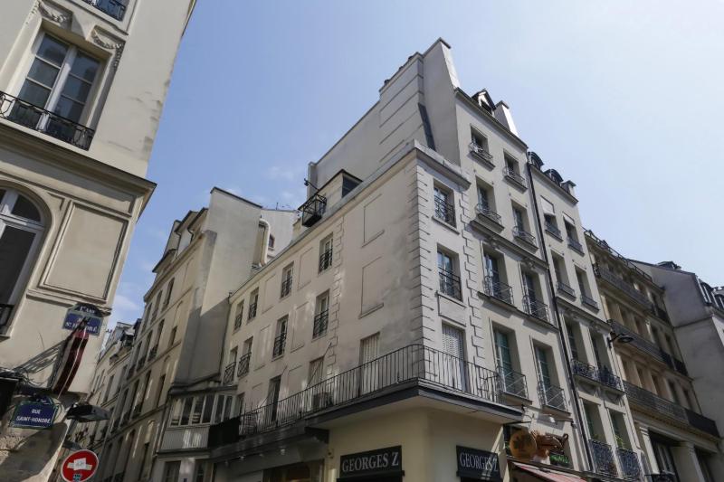 One-Bedroom Apartment image 2