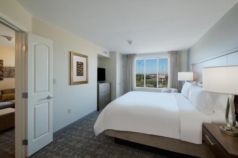 One-Bedroom King Suite image 2