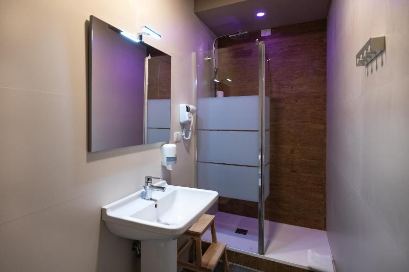 Superior Quadruple Room image 4