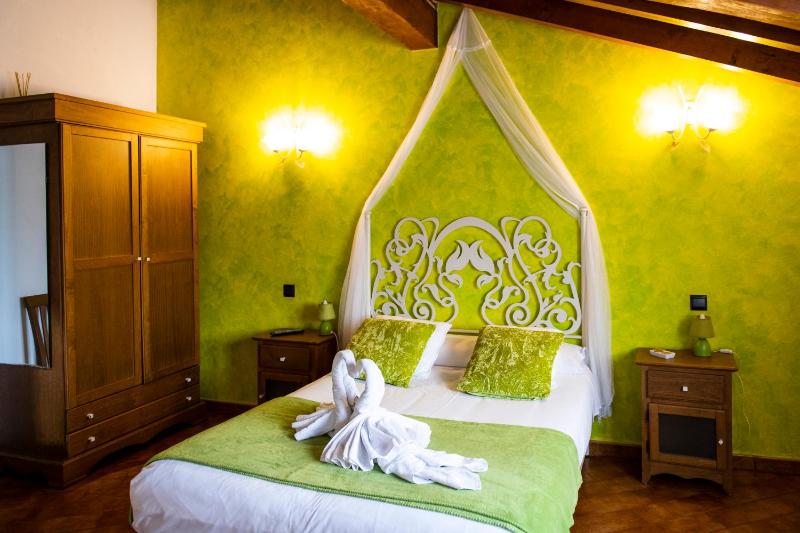 Comfort Double Room with Spa Bath image 1