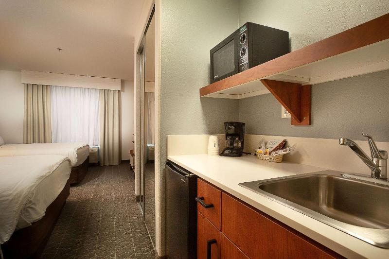 Queen Suite with Two Queen Beds - Disability Access - Non-Smoking image 3