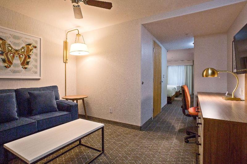 Queen Suite with Two Queen Beds - Disability Access - Non-Smoking image 2