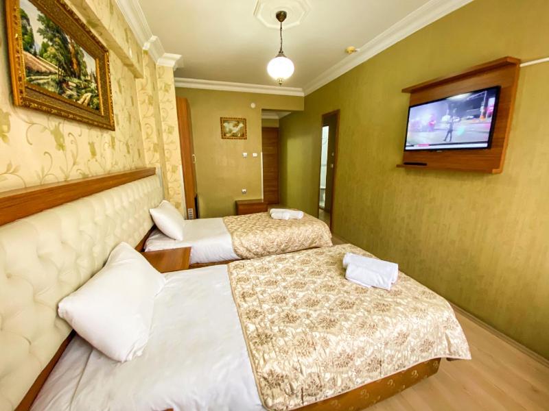 Standard Twin Room image 4