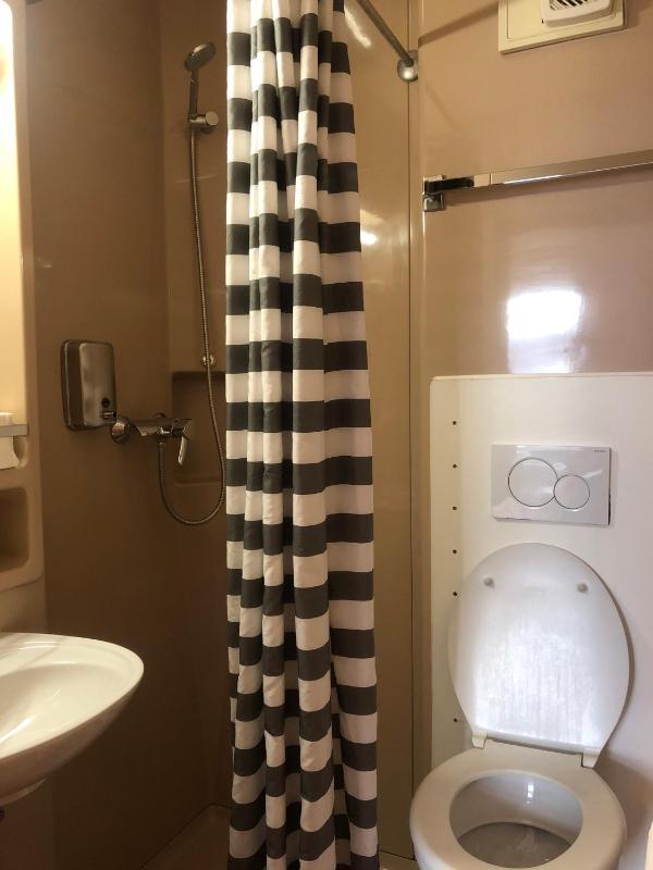 Standard Twin Room image 4
