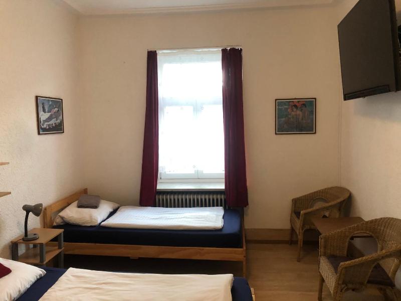 Standard Twin Room image 2