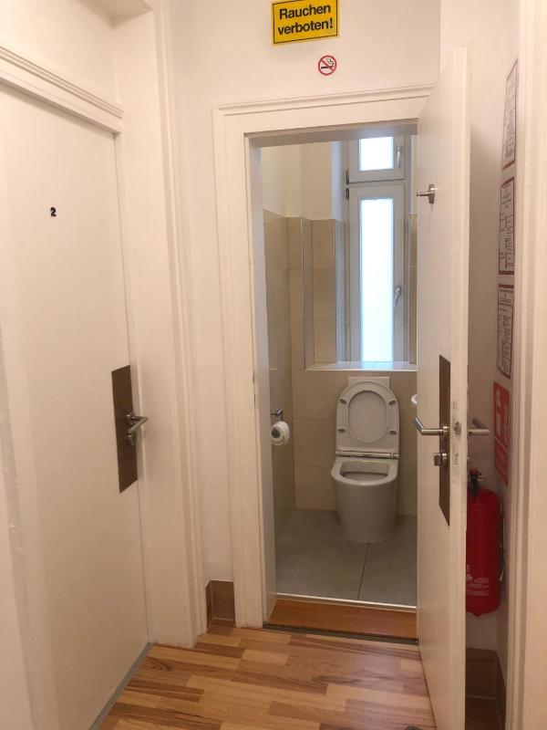 Twin Room with Shared Toilet and Shower image 2